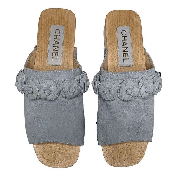 Chanel 22P CC Studded Camellia Clog Sandal Light Blue Suede EU 40 US 9-9.5 Mules - Picture 2 of 11